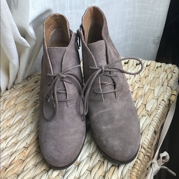 Lucky Brand Shylow Suede Ankle Booties Sz 7.5 - Picture 3 of 10